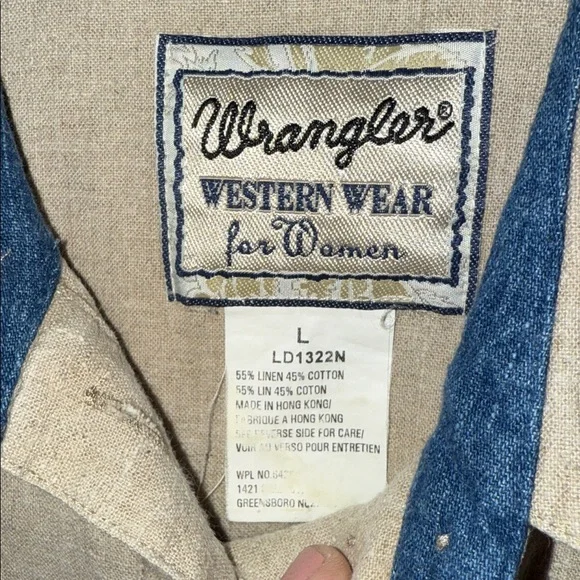 Vintage Wrangler Women's Tan  Embroidered long sleeve western shirt - Picture 4 of 6